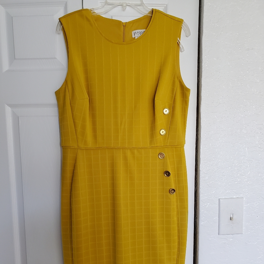 Yellow/Gold Sleeveless Midi Dress